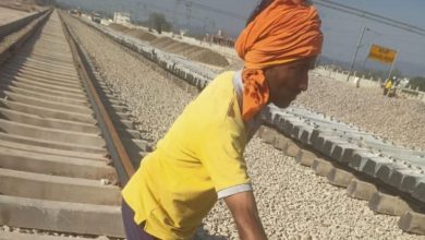 Photo of मथुरा से वृंदावन तक रेल मार्ग पर बनेगी सड़क! रेलवे बोर्ड की पहली योजना हुई निरस्त